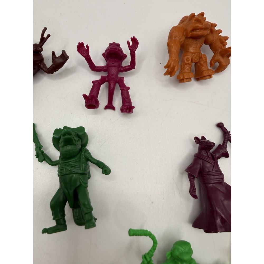 Teenage Mutant Ninja Turtles Mutant Mayhem Bucket of 47 Mini Figures. - Picture 9 of 9